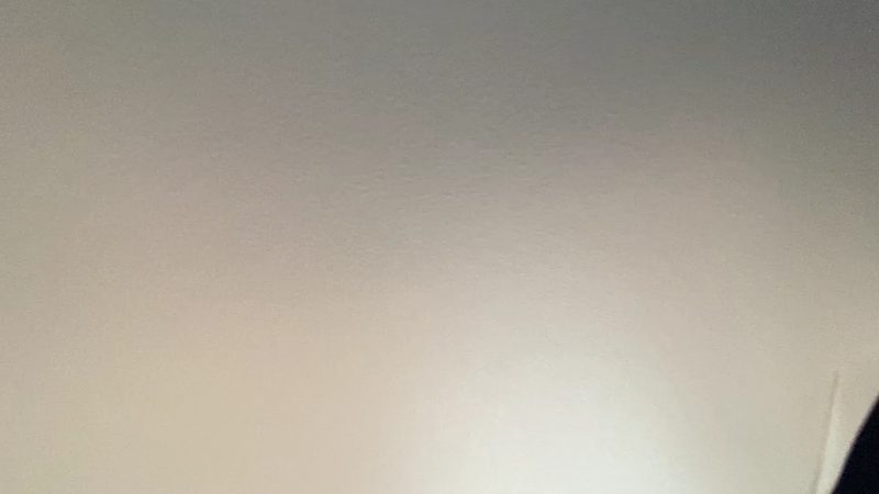 Матова стеля після монтажу з рівномірним світлом. Реальний об’єкт VIP Potolok у Харкові