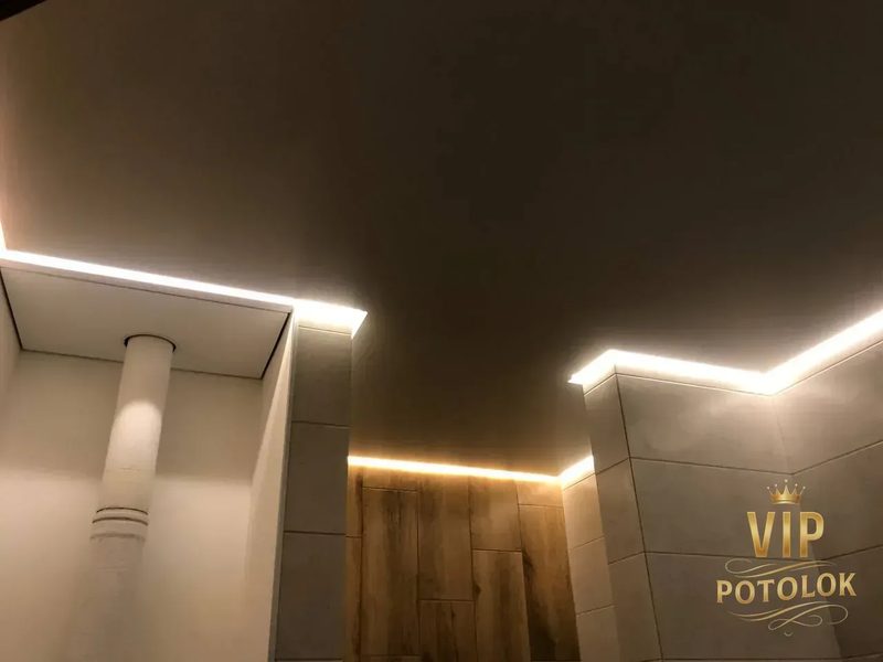 Матова натяжна стеля з рівномірною підсвіткою по периметру у Харкові