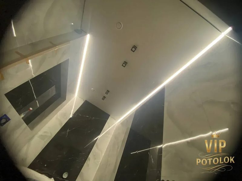 Тіньовий профіль із кольоровою підсвіткою та точковими світильниками